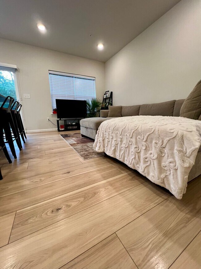 Foto del edificio - Luxurious 3-Bedroom Townhome in Norristown! Available mid-July!