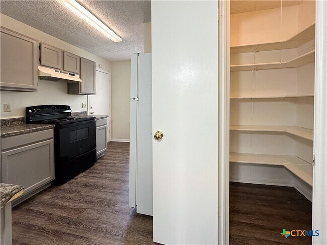 Foto del edificio - 2211 Barry Dr