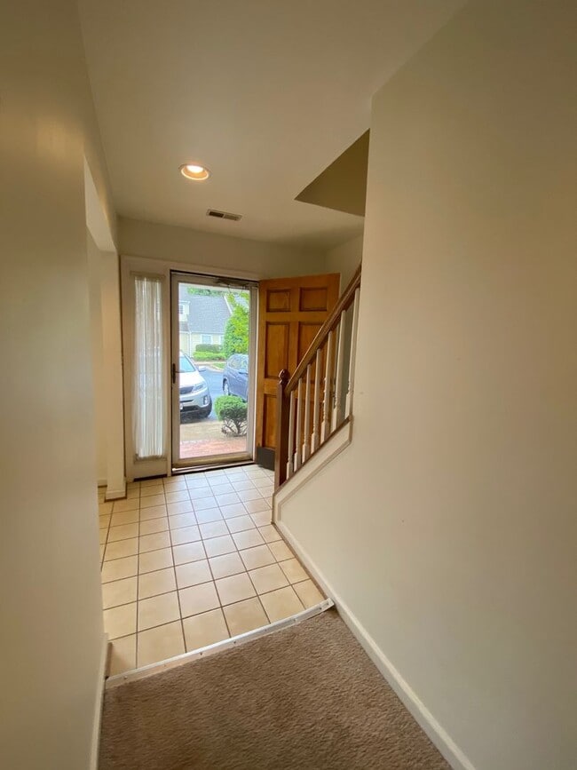 Building Photo - 2-Bedroom in River Run