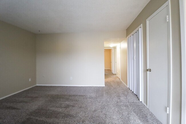 Building Photo - S Elm Ct Duplex