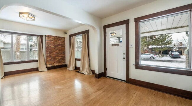 Building Photo - "Charming 2-Bedroom Retreat with Hardwood ...