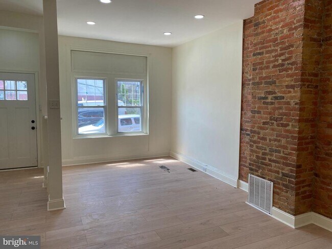 Foto del edificio - 823 Hutton St