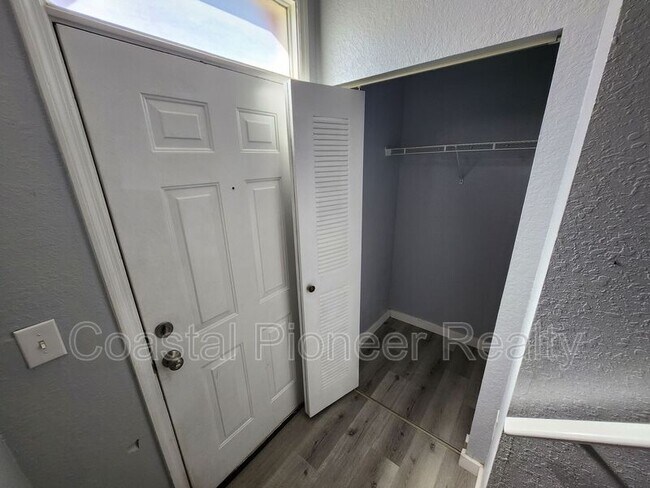 Foto del edificio - 9232 Lake Chase Island Way