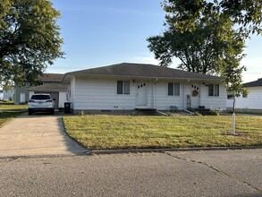 Building Photo - 1516 Starview Dr