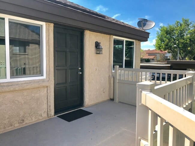 Building Photo - Upgraded 1bdrm/1ba in Lake Forest