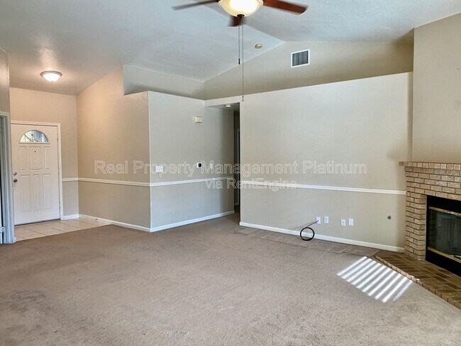 Foto del edificio - 6684 N Western Ave