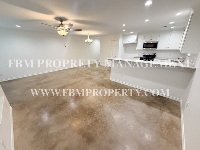 Building Photo - 100 Camden St