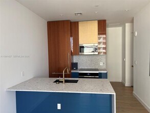 Building Photo - 2655 S Bayshore Dr