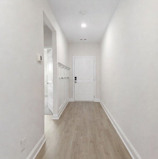 Building Photo - 104 Simon Cir