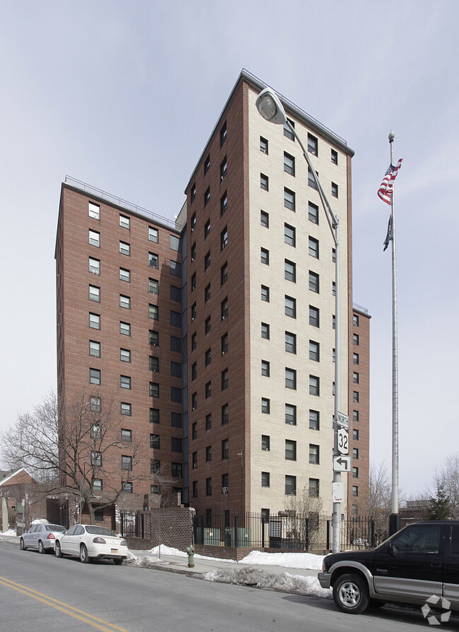 Building Photo - Steamboat Square