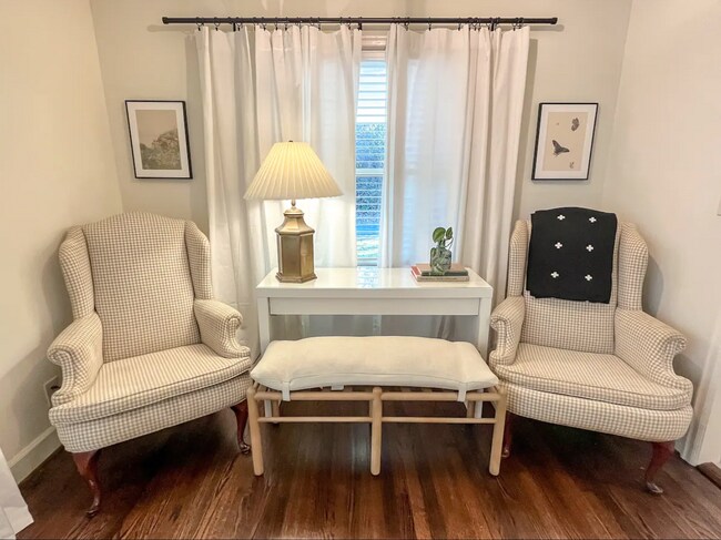 Sala de estar - 4445 6th Ave S