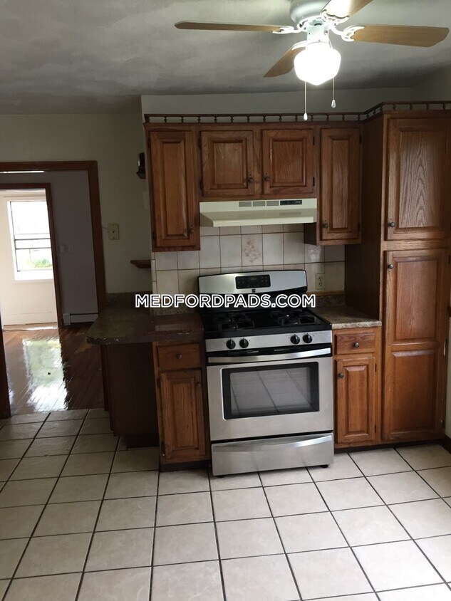 22 Rockwell Ave Unit 1, Medford, MA 02155 Room for Rent in Medford, MA