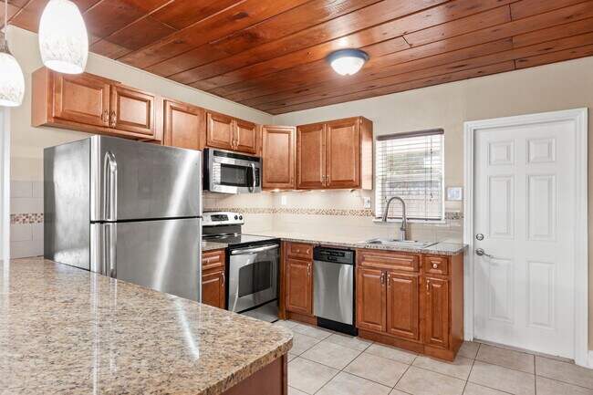 Building Photo - 327 Lee Ave