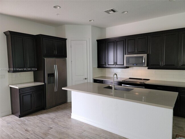 Foto del edificio - 11507 SW 13th Dr
