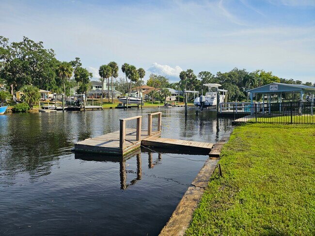 Foto del edificio - 6112 River Rd