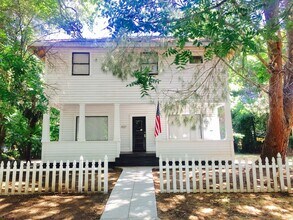 Building Photo - 937 Orient St