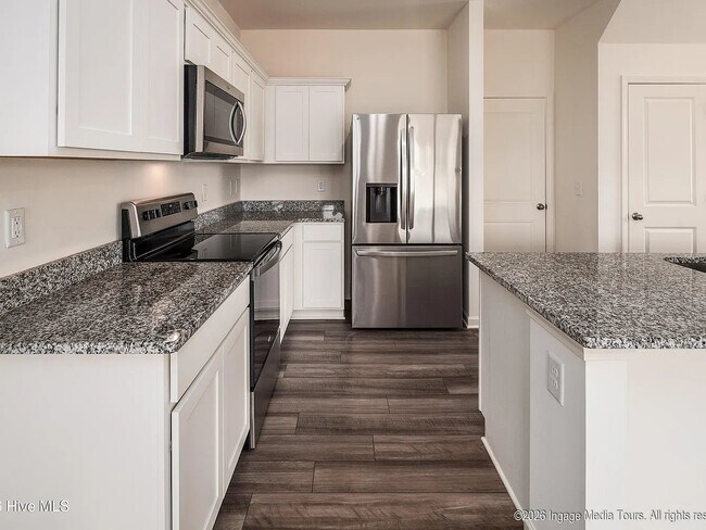 Foto del edificio - 3413 Baybrook Pl
