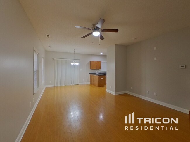 Foto del edificio - 13706 Traherne Ct
