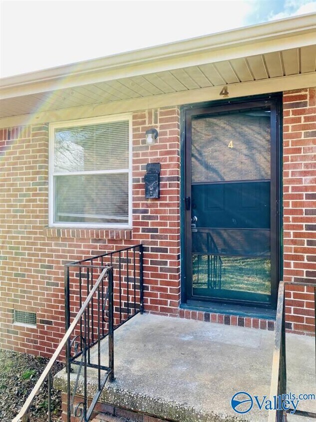 1332 Oshaughnessy Ave NE Unit 4, Huntsville, AL 35801 Room for Rent