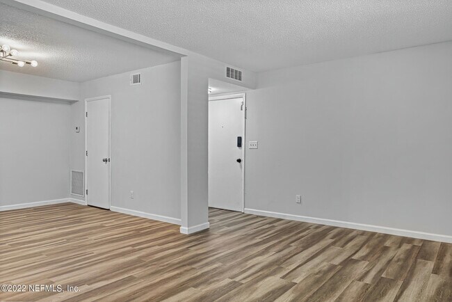Building Photo - 3765 Crown Point Rd