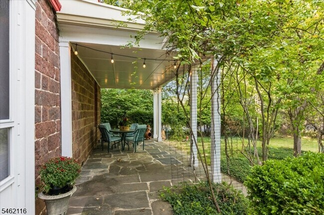 Foto del edificio - 145 Watchung Ave