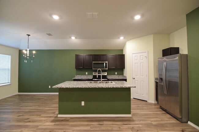 Building Photo - 749 Jersey Ct