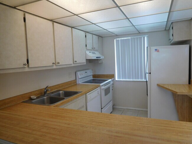 Building Photo - 2794 Tennis Club Dr