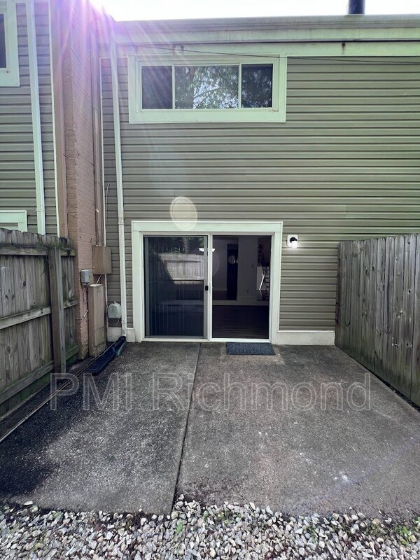 Building Photo - 826 Wales Dr