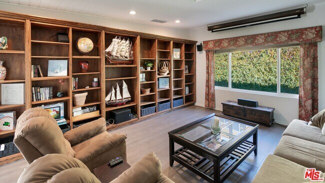 Building Photo - 3426 Alginet Dr