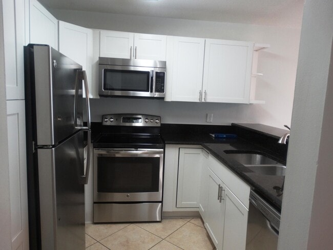 Building Photo - 1845 Robalo Dr