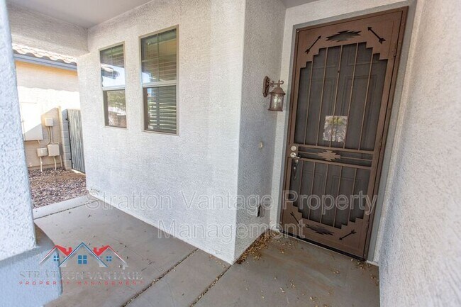 Building Photo - 1287 E Frances Ln