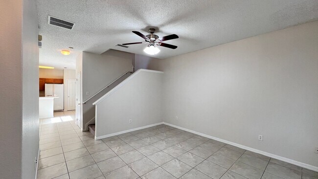Foto del edificio - Upgraded Avalon Park 3 Bed/2.5 Bath Townhome!