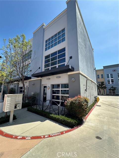 Foto principal - 716 N Santiago St