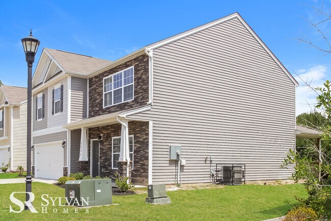 Building Photo - Gorgeous 5BR 3BA Home for You