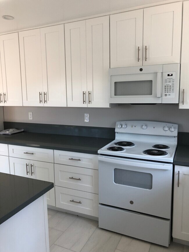 Building Photo - 9172 Valencia St