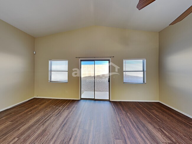 Foto del edificio - 5073 E Butterweed Dr