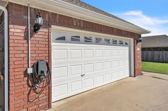 Photo - 3/2 Home with EV Charger, Great Outdoor Sp...