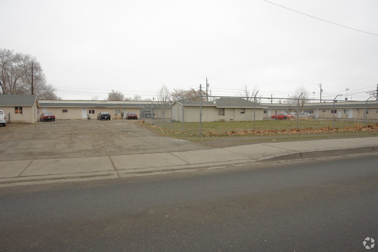 Building Photo - 735 S Fair Ave