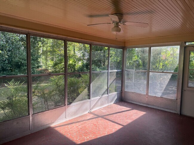 Foto del edificio - ComingSoon! 3 bedroom 2 bathroom home loca...