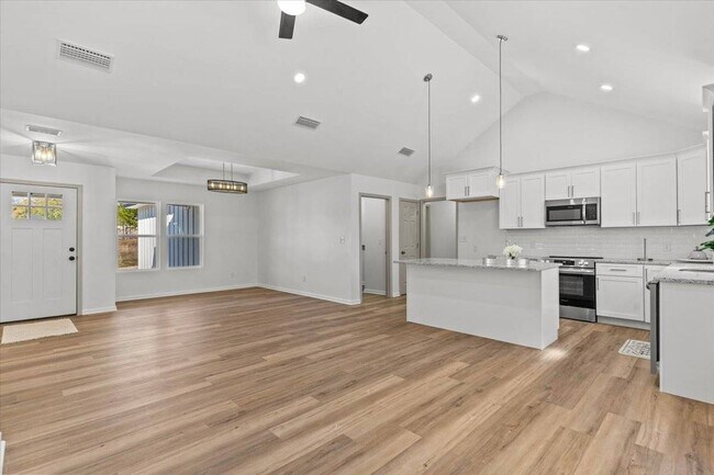 Foto del edificio - 359 Spruce Ln