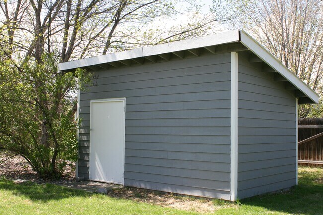 Building Photo - 25 Green Tree Dr