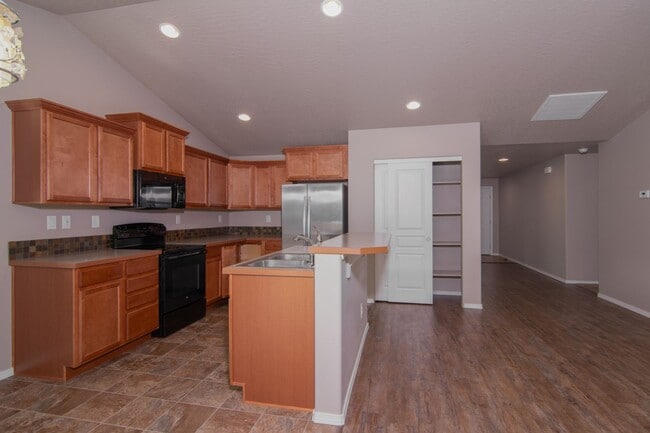 Building Photo - Single floor living 3 Bed 2 Bath home with...