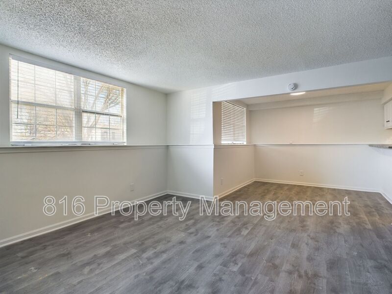 Primary Photo - 300 Osage St