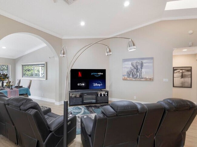 Foto del edificio - 9734 Harbour Lake Cir