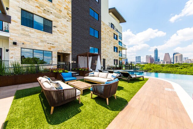 Building Photo - Luxury 1-Bedroom Apartments: Your Urban Sa...