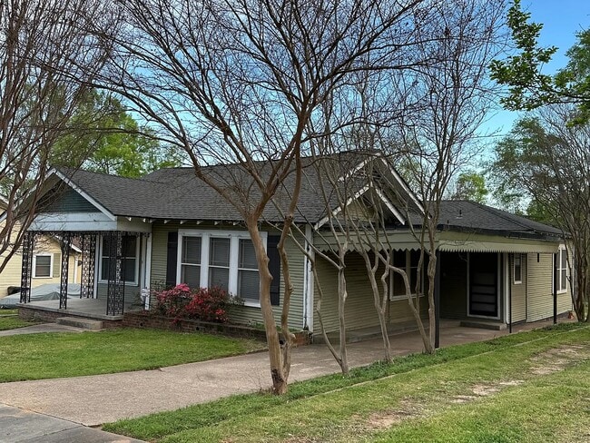 Building Photo - 521 E Charnwood St