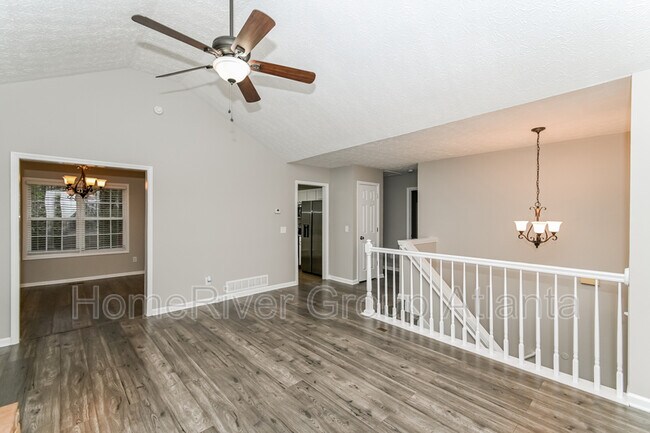 Building Photo - 331 S Red Oak Way