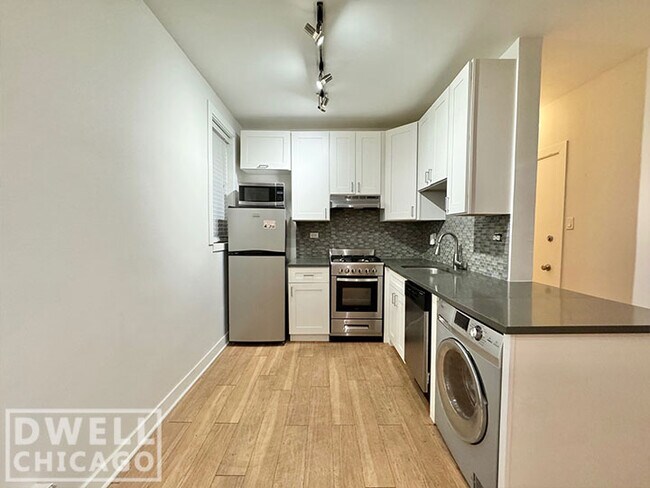 Building Photo - 501 W Belmont Ave