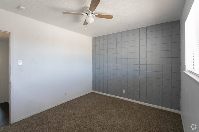 2HAB, 1BA - 692 ft² - Carousel Plaza Apartments