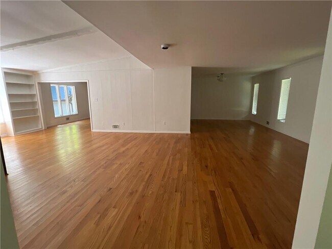Foto del edificio - 4968 Twin Branches Way